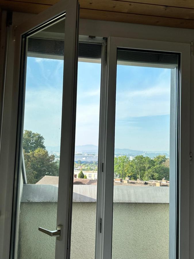Dachwohnung In Flughafennaehe Kloten Exteriör bild