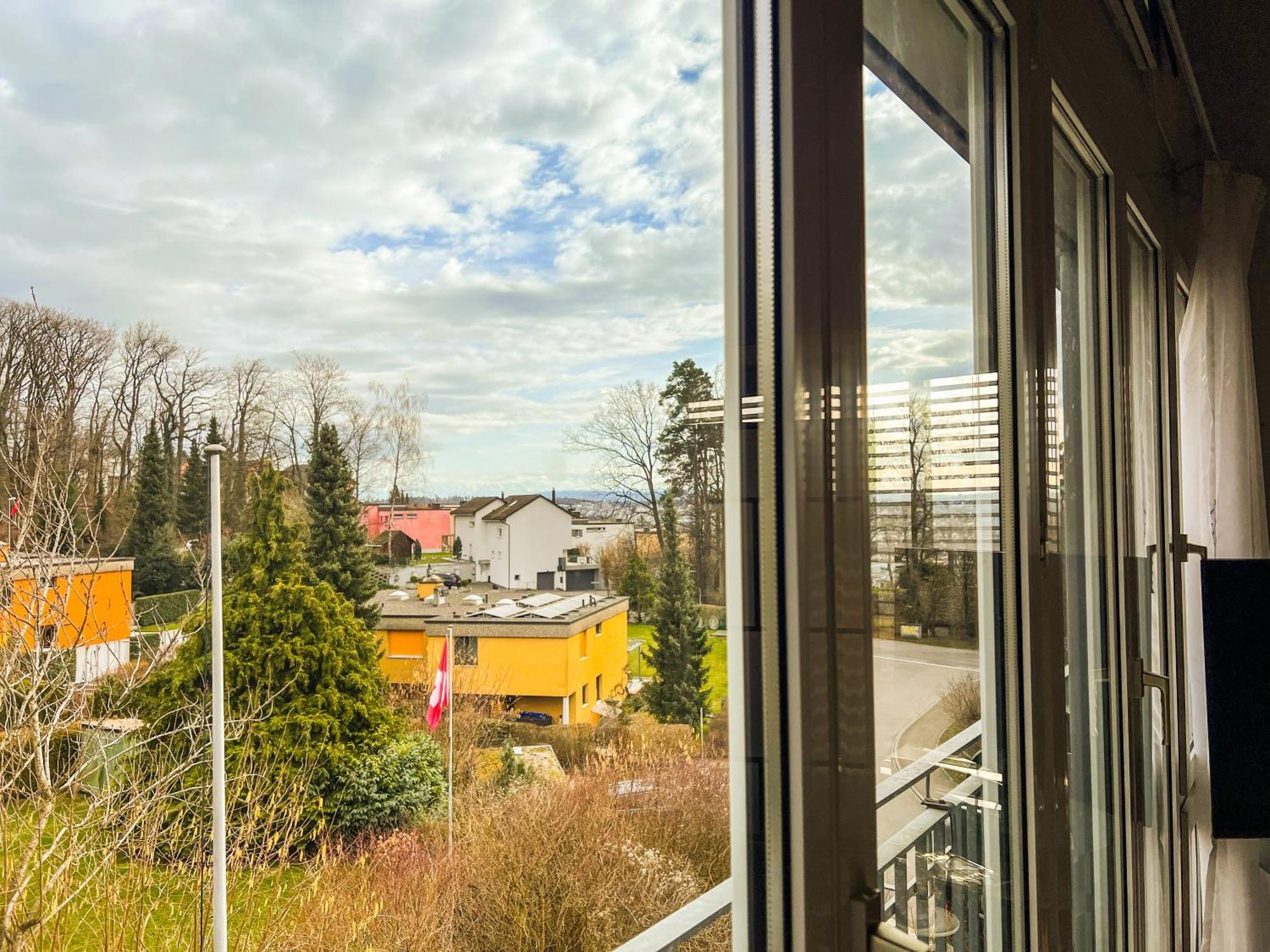 Dachwohnung In Flughafennaehe Kloten Exteriör bild